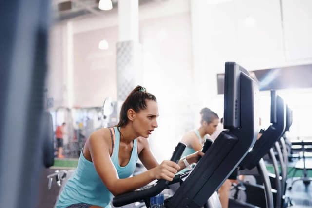 Czy robić cardio po treningu siłowym? Sprawdź, co musisz wiedzieć Czy robić cardio po treningu siłowym? Sprawdź, co musisz wiedzieć