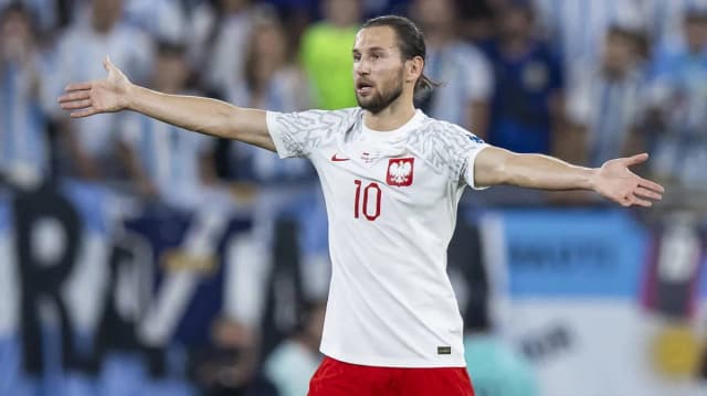 Ile zarabia Krychowiak? Zaskakujące fakty o jego dochodach Ile zarabia Krychowiak? Zaskakujące fakty o jego dochodach