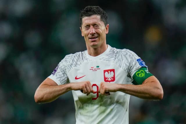 Ile zarabia Lewandowski w reprezentacji Polski? Zaskakujące kwoty! Ile zarabia Lewandowski w reprezentacji Polski? Zaskakujące kwoty!