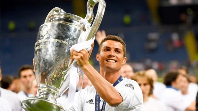 Ile Ronaldo ma pucharów? Zaskakująca lista trofeów i osiągnięć Ile Ronaldo ma pucharów? Zaskakująca lista trofeów i osiągnięć