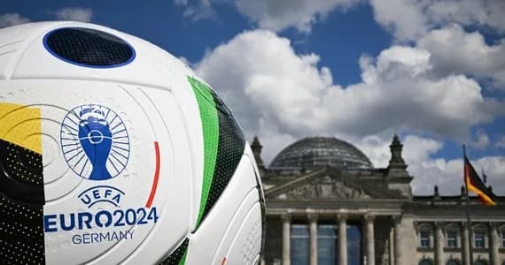 Ile zarabia piłkarz na Euro? Zaskakujące fakty o wynagrodzeniach Ile zarabia piłkarz na Euro? Zaskakujące fakty o wynagrodzeniach